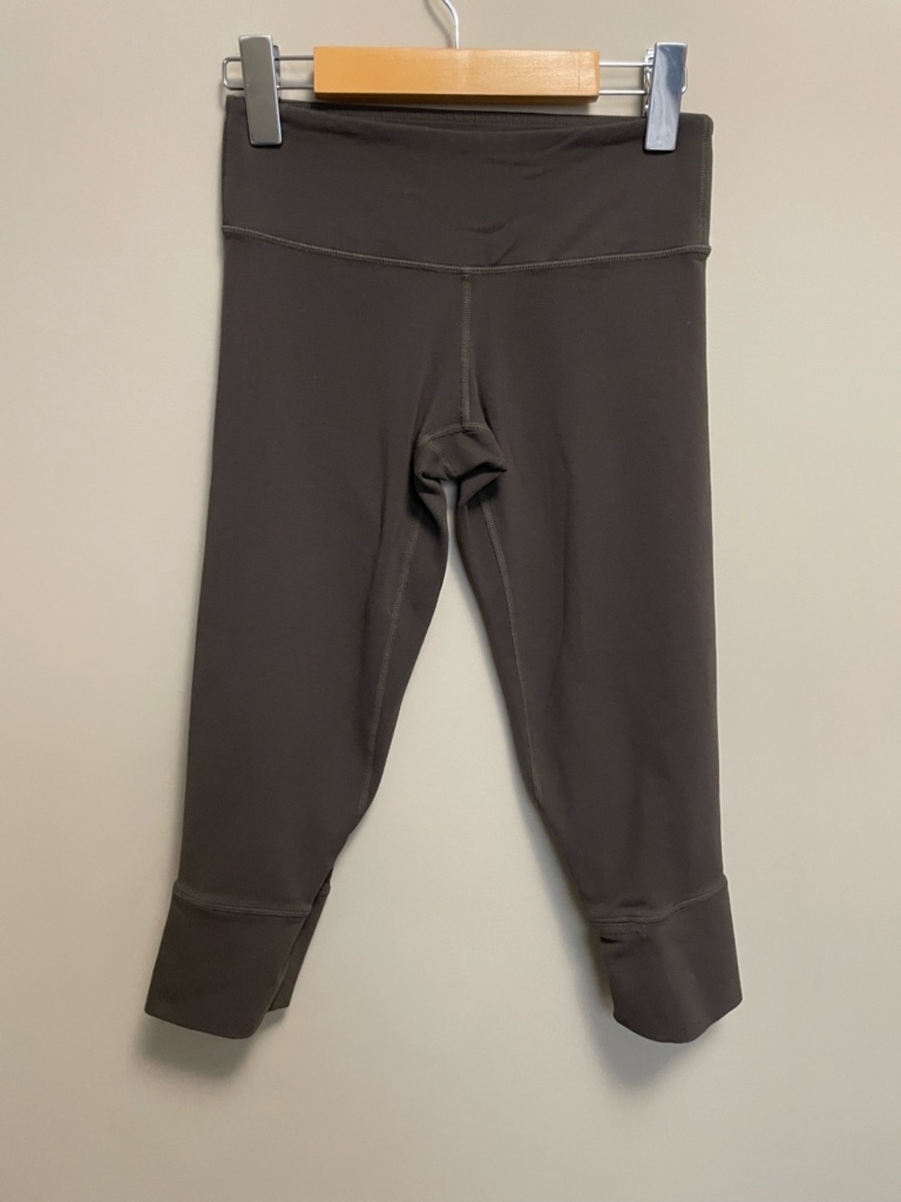 Lululemon Choclate Brown Cropped Capri Legging Women’s Size 4